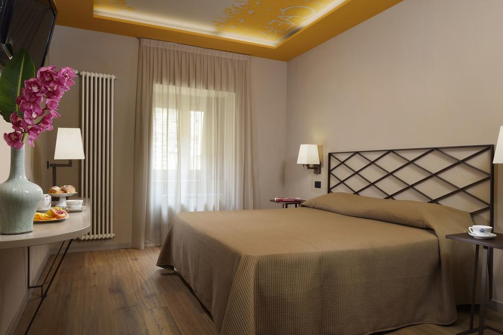 Titano Suites San Marino Quarto foto
