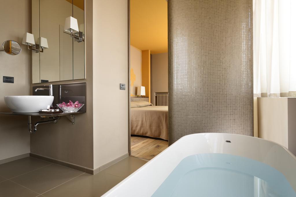 Titano Suites San Marino Quarto foto