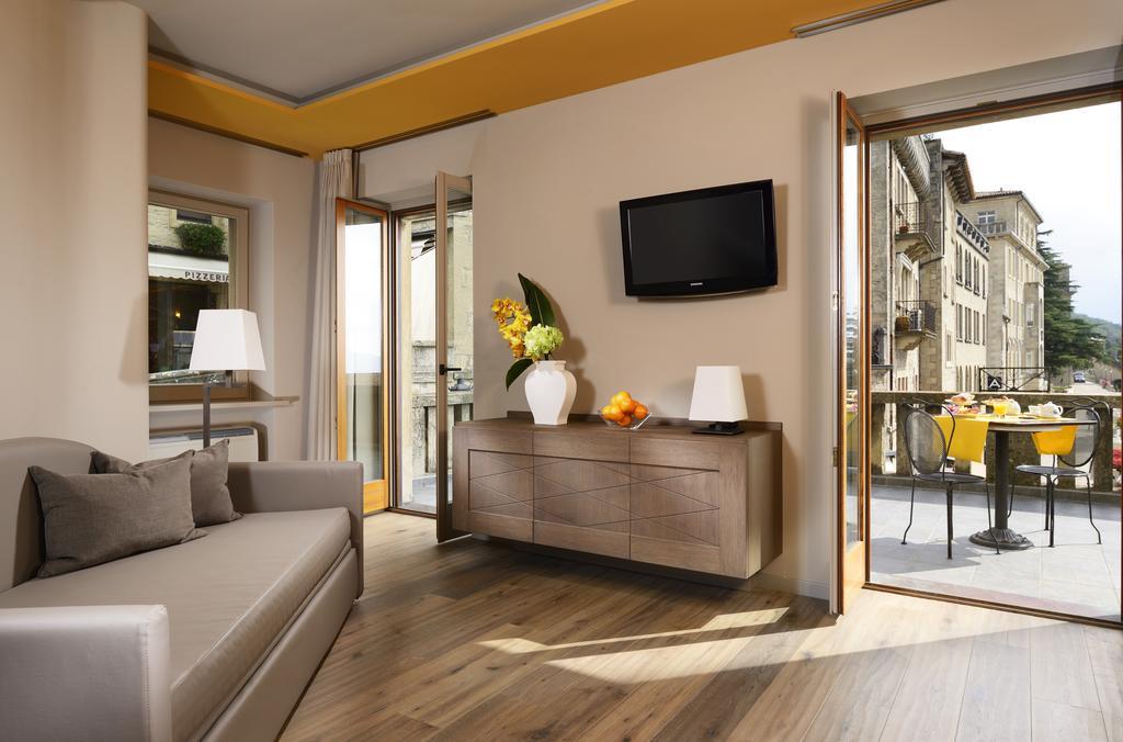 Titano Suites San Marino Quarto foto
