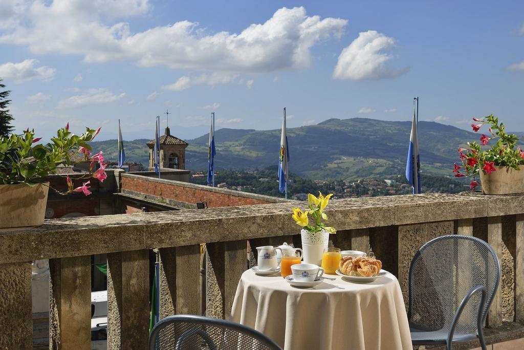 Titano Suites San Marino Quarto foto
