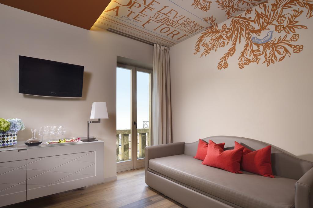 Titano Suites San Marino Quarto foto